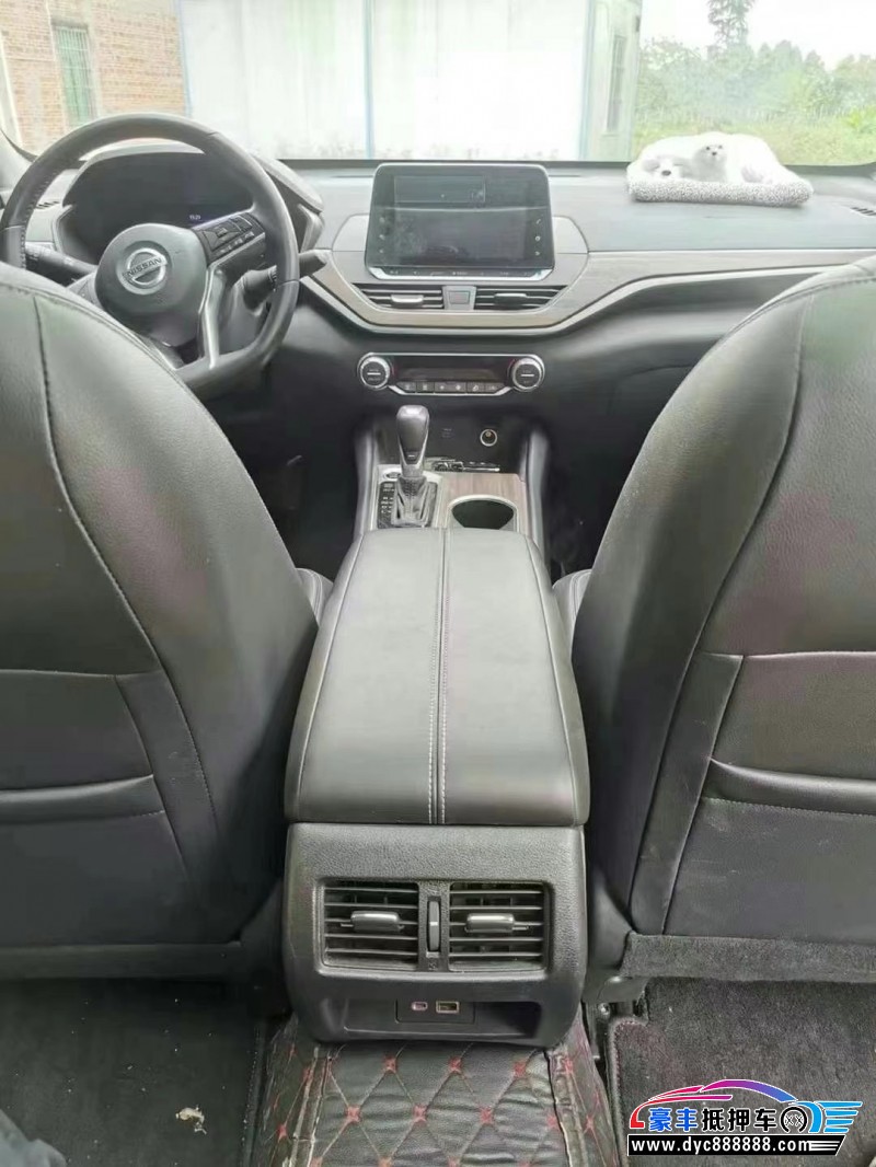 22年日产天籁轿车抵押车出售