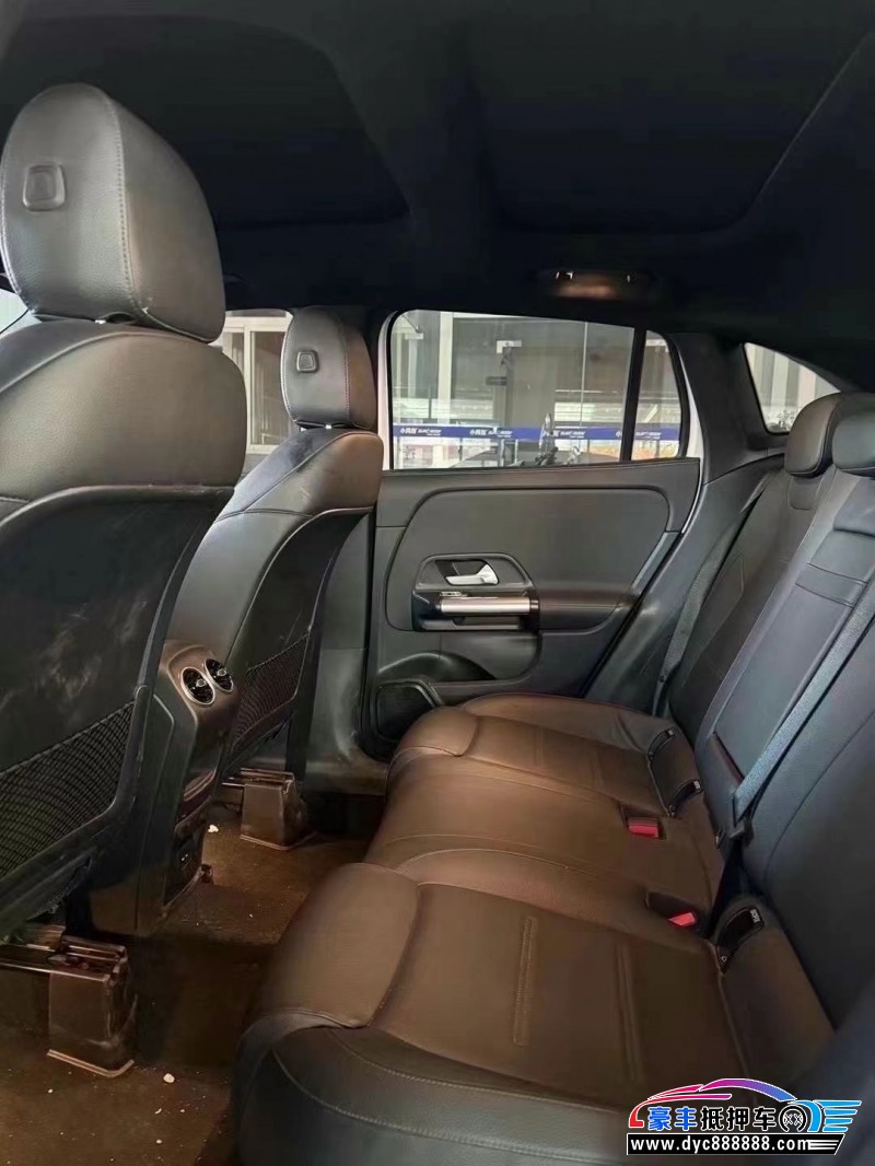 21年奔驰GLA轿车抵押车出售