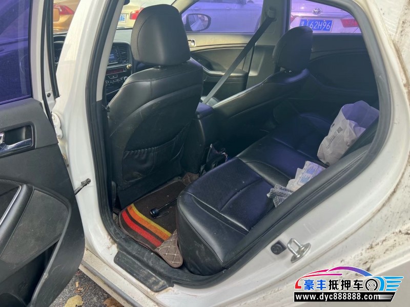 14年起亚K5轿车抵押车出售