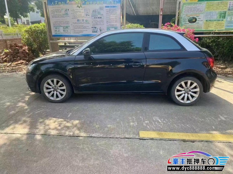 12年奥迪A1轿车抵押车出售
