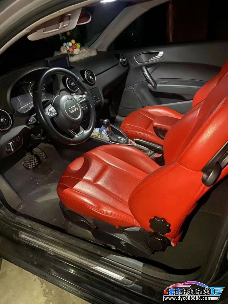 12年奥迪A1轿车抵押车出售