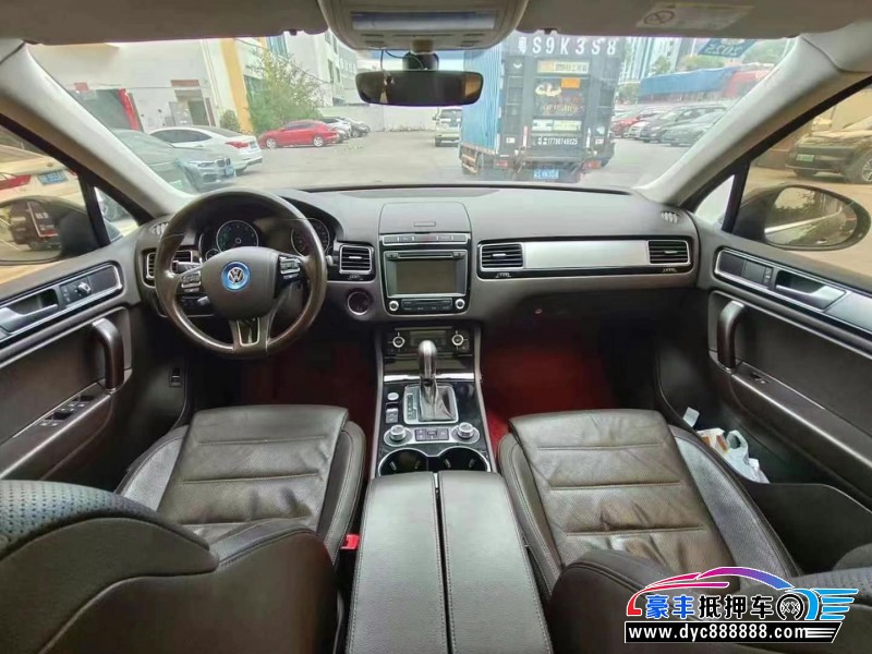 17年大众途锐轿车抵押车出售