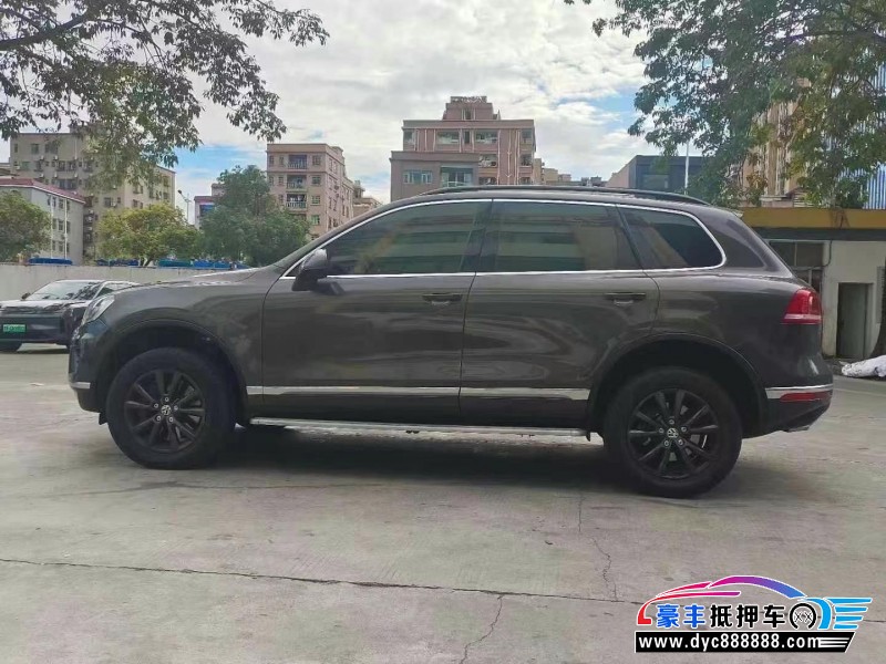 17年大众途锐轿车抵押车出售