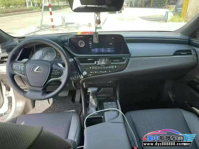 22年雷克萨斯ES轿车抵押车出售