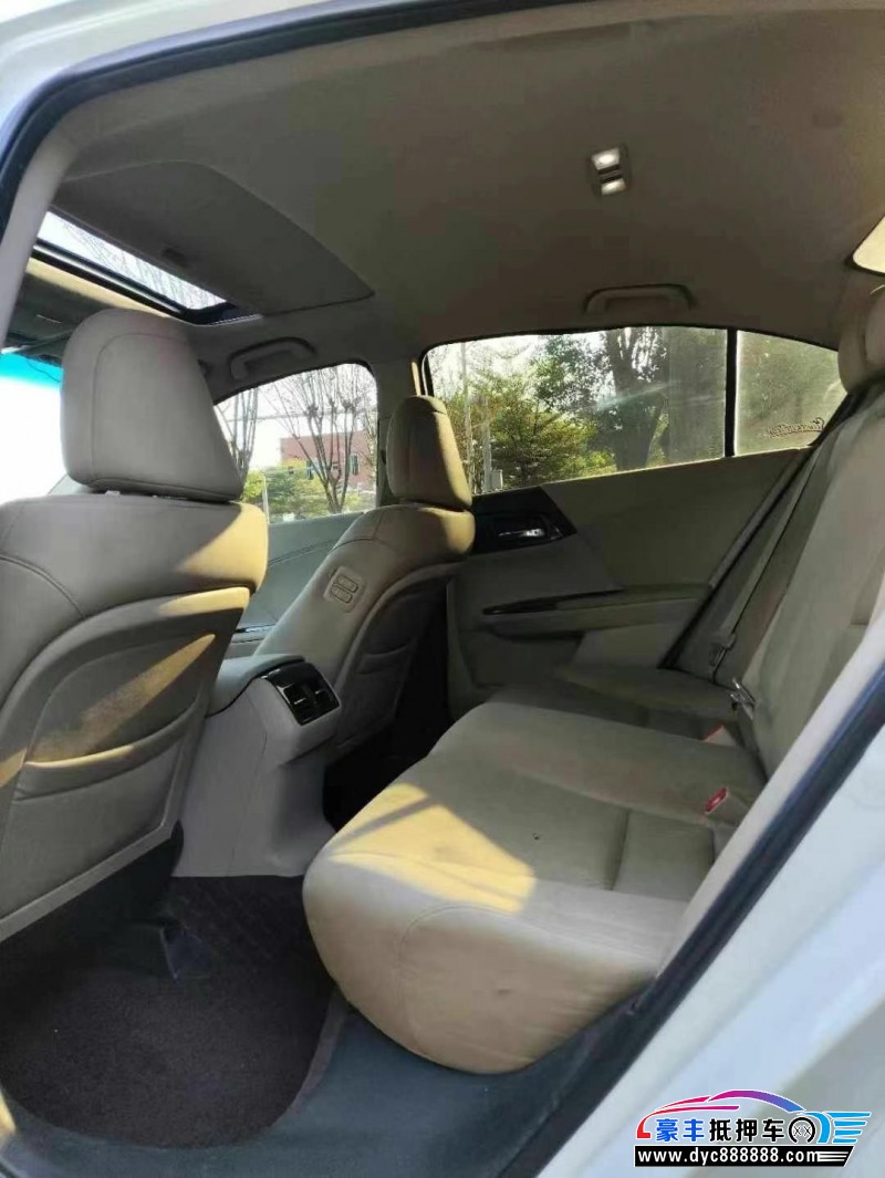 14年本田雅阁轿车抵押车出售