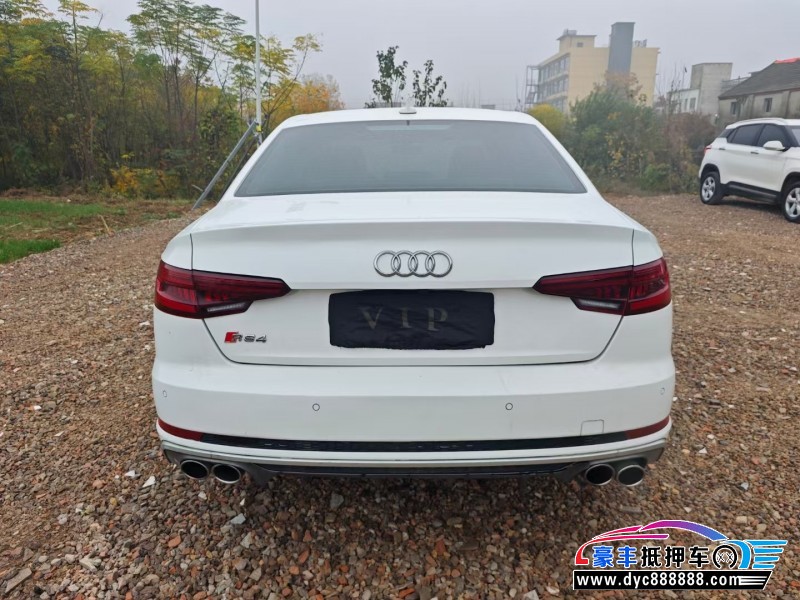 18年奥迪A4L轿车抵押车出售