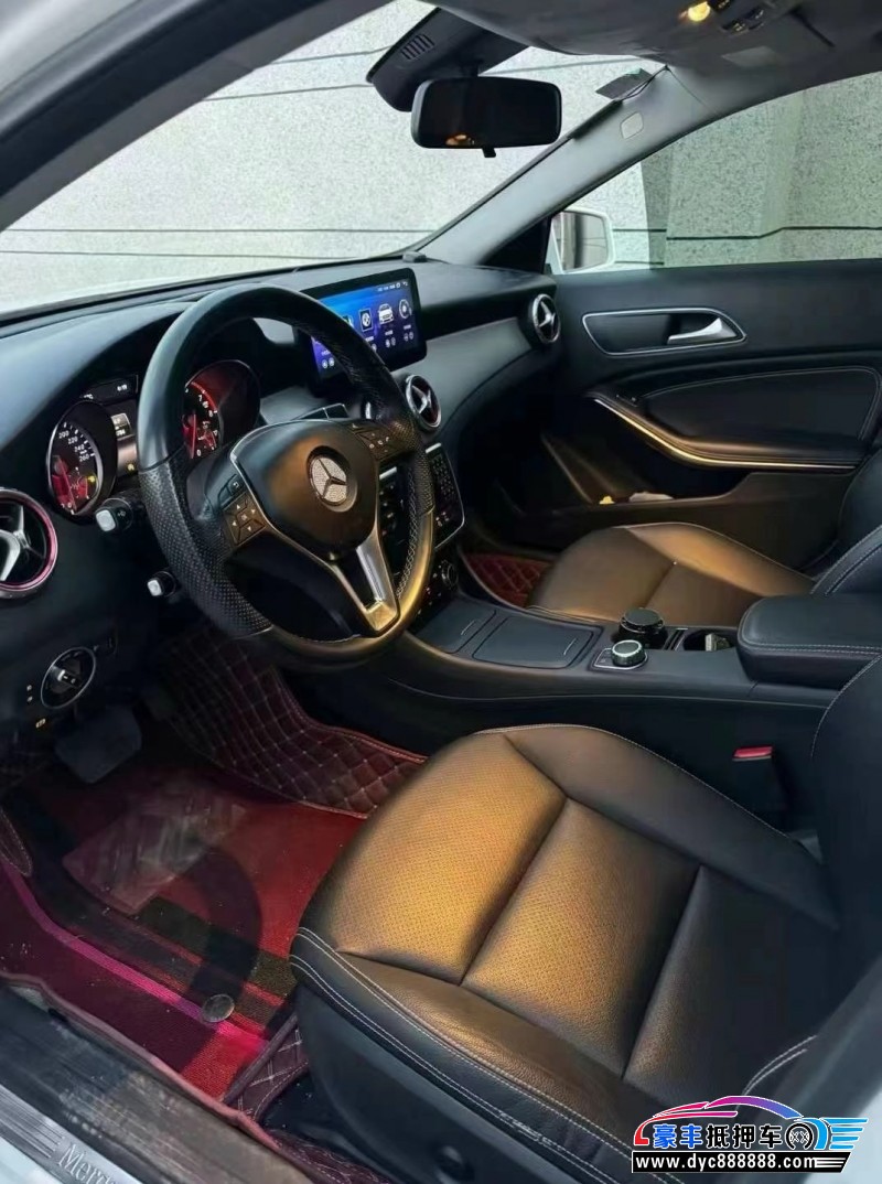 15年奔驰GLA轿车抵押车出售