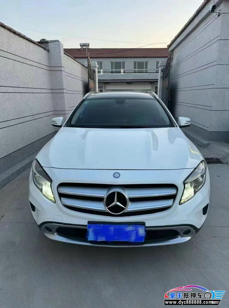 15年奔驰GLA轿车抵押车出售