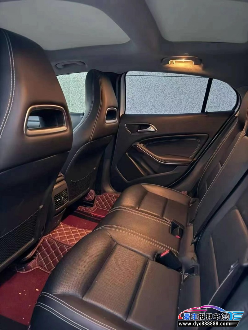 15年奔驰GLA轿车抵押车出售