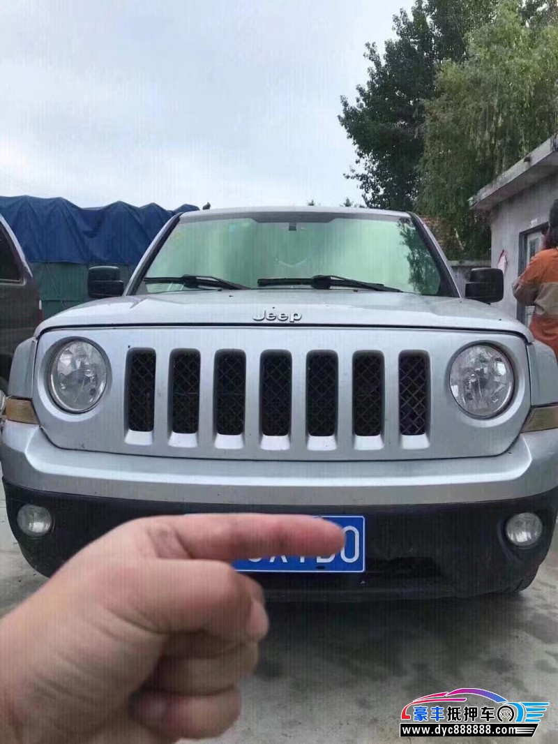 11年Jeep自由客轿车