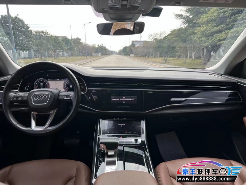 20年奥迪Q8轿车抵押车出售