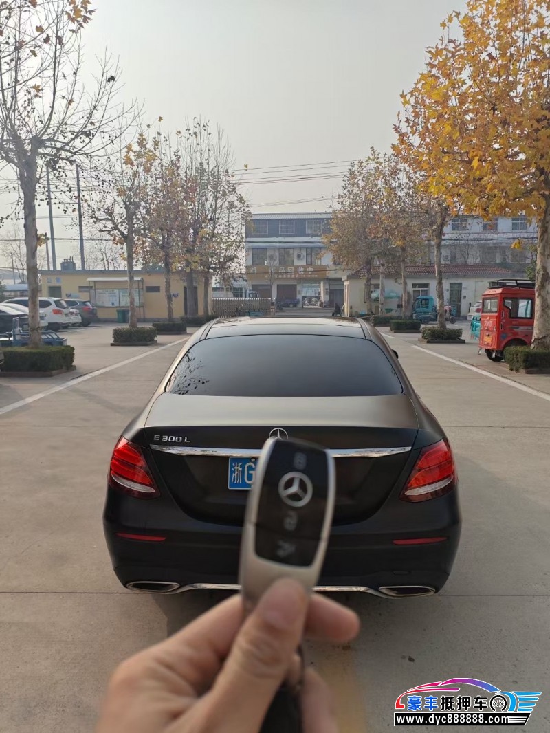 18年奔驰E轿车抵押车出售
