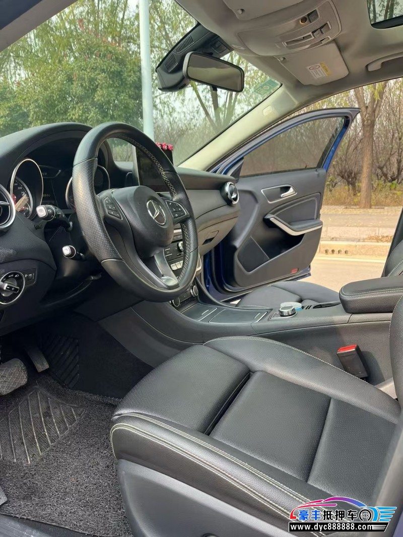 17年奔驰GLA轿车抵押车出售