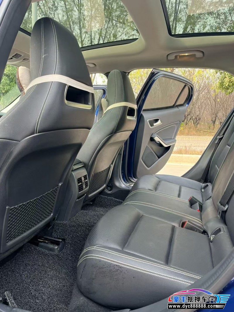 17年奔驰GLA轿车抵押车出售