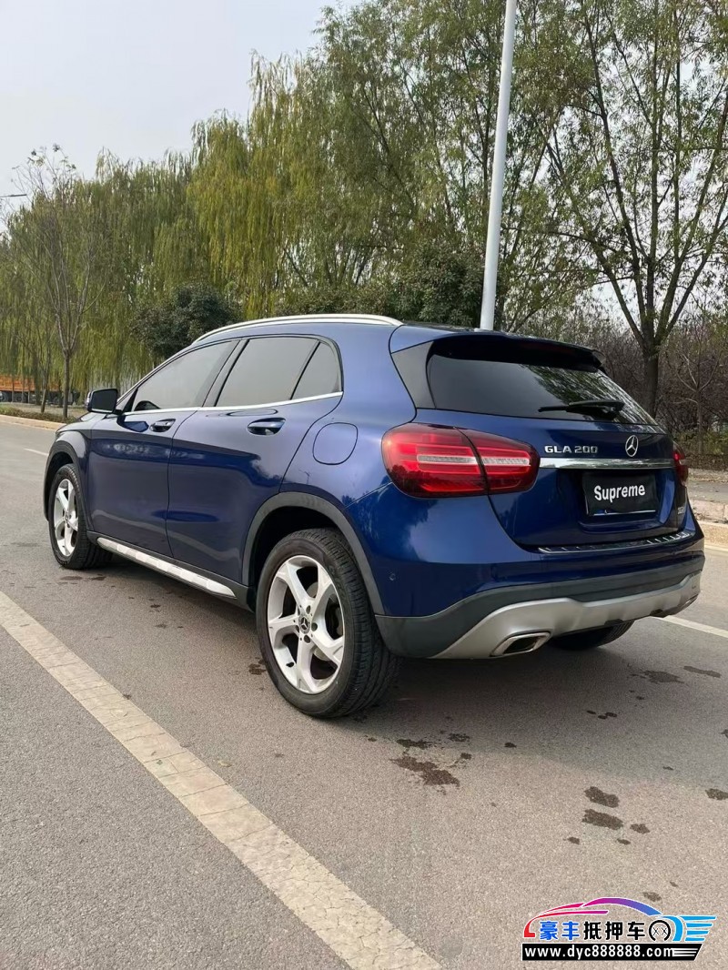 17年奔驰GLA轿车抵押车出售