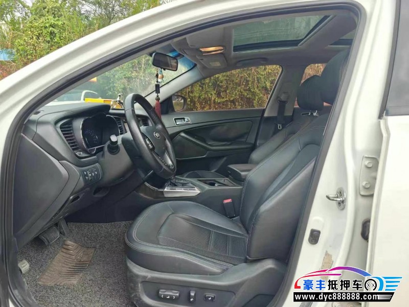 12年起亚K5轿车抵押车出售