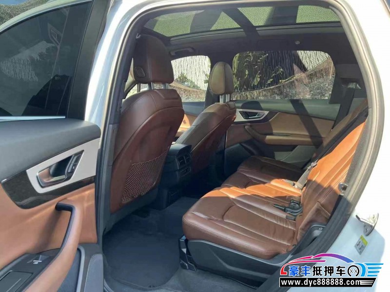 17年奥迪Q7轿车抵押车出售