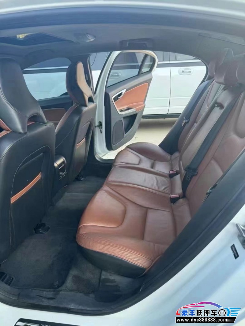 15年沃尔沃XC60轿车抵押车出售