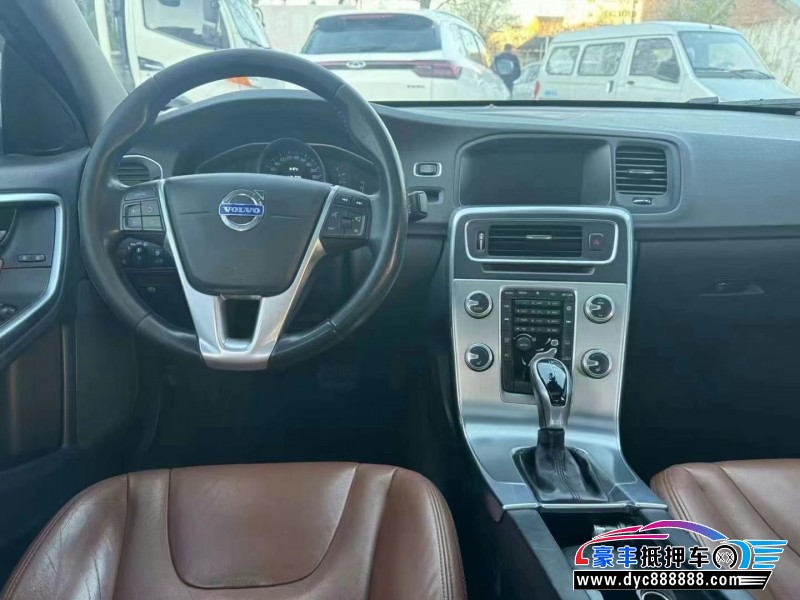 15年沃尔沃XC60轿车抵押车出售