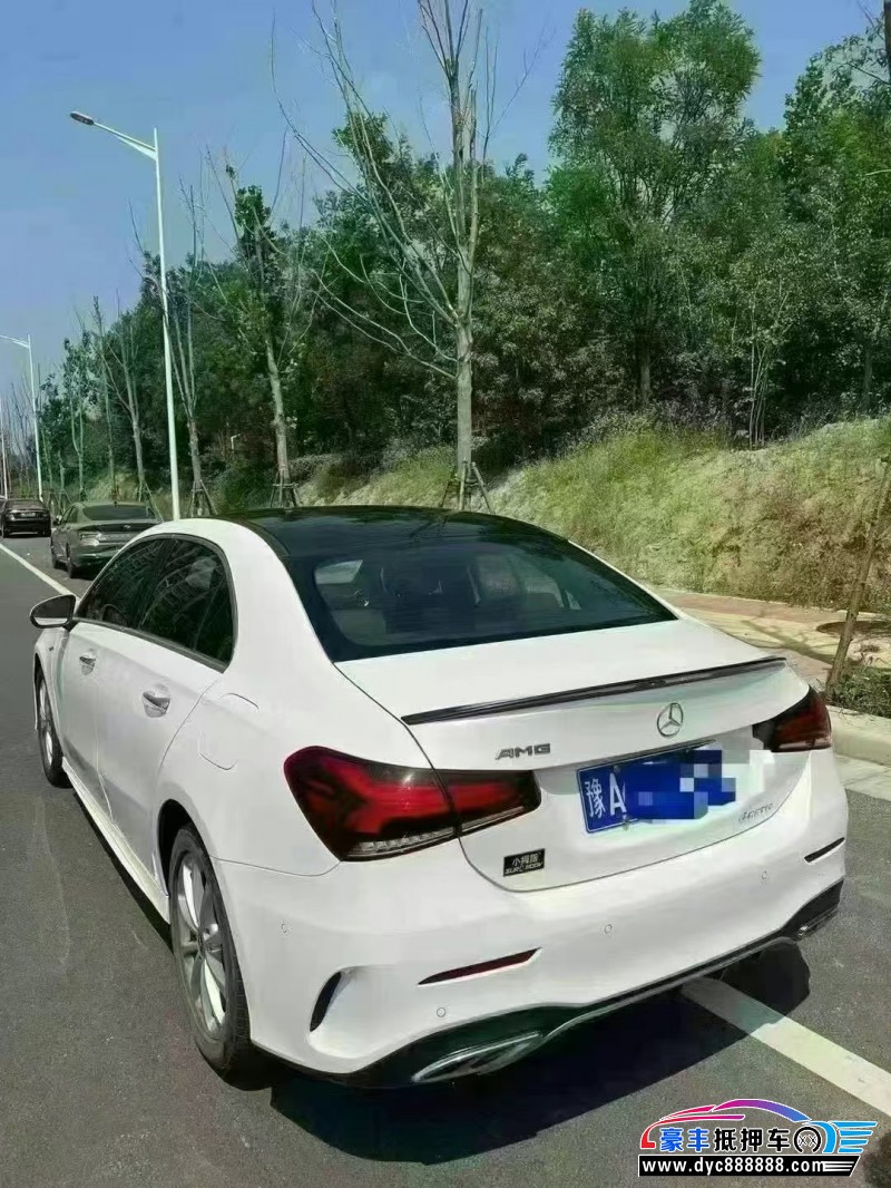 19年奔驰A轿车抵押车出售