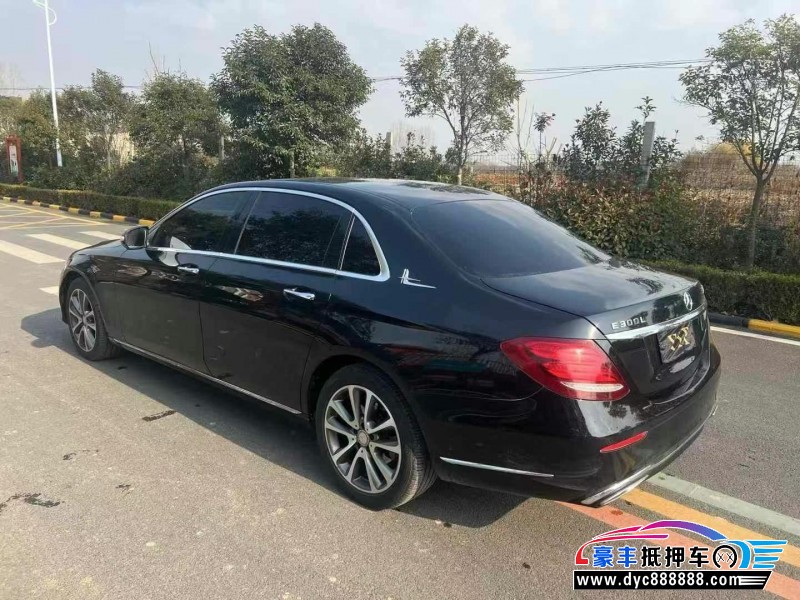 17年奔驰E轿车抵押车出售