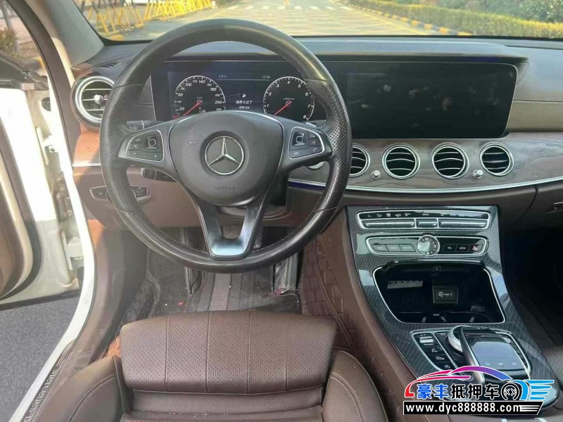 17年奔驰E轿车抵押车出售