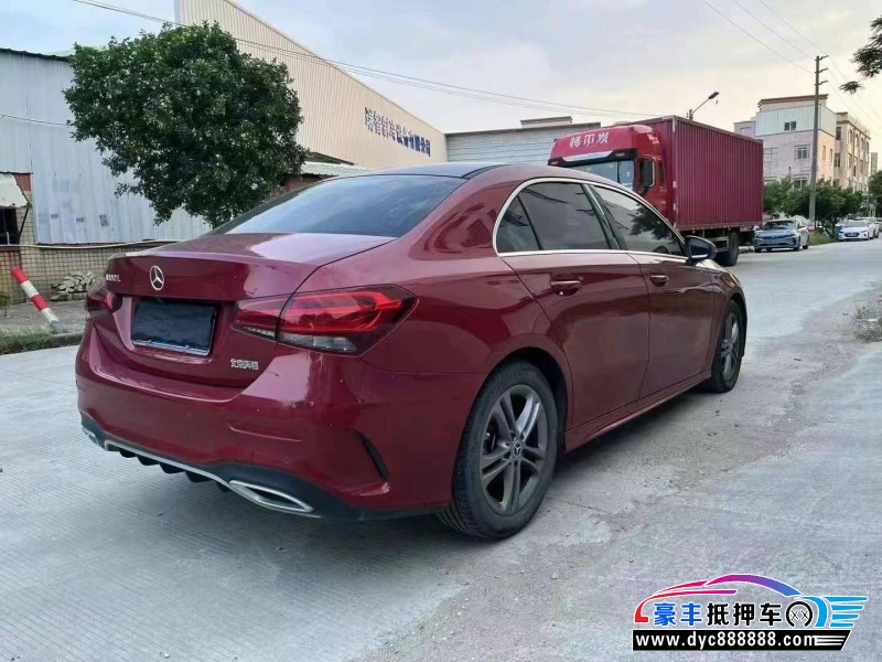 21年奔驰A轿车抵押车出售