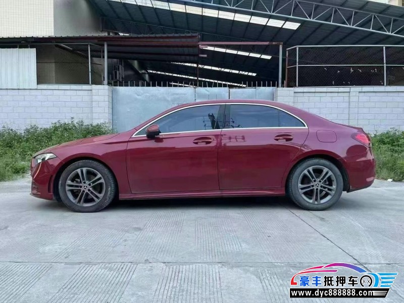 21年奔驰A轿车抵押车出售