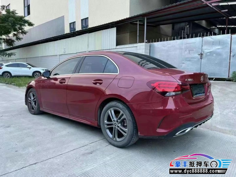 21年奔驰A轿车抵押车出售