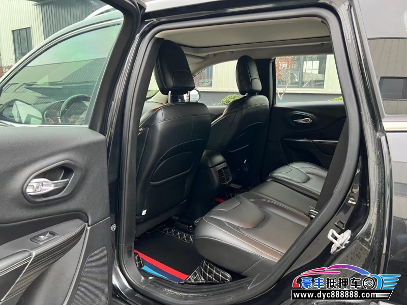 17年Jeep自由光SUV抵押车出售