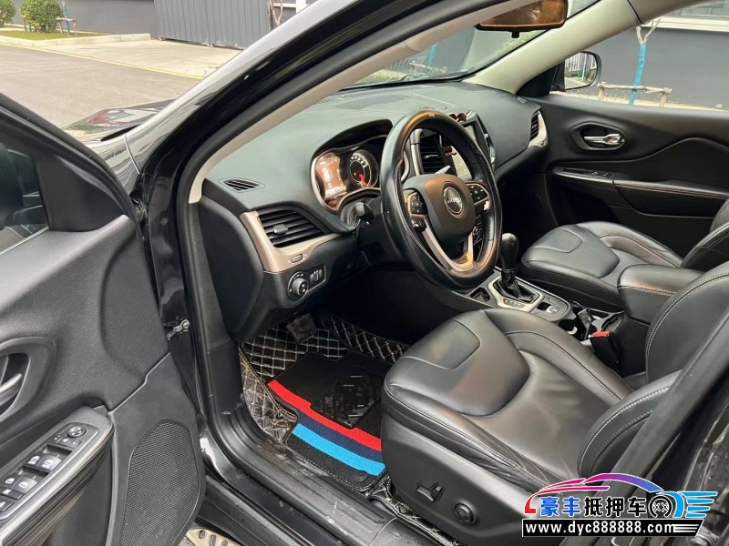 17年Jeep自由光SUV抵押车出售