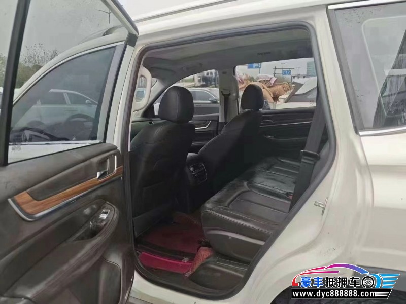 21年荣威RX8轿车抵押车出售