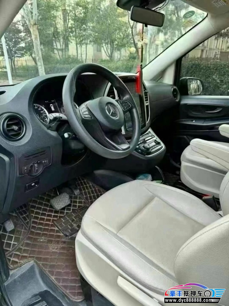 19年奔驰威霆轿车抵押车出售