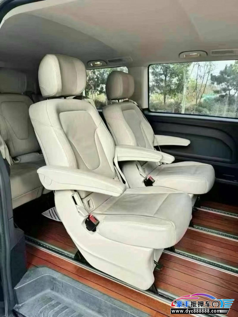 19年奔驰威霆轿车抵押车出售