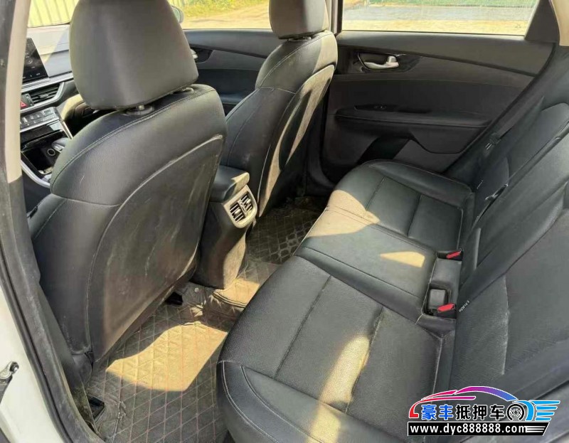 20年起亚K3轿车抵押车出售