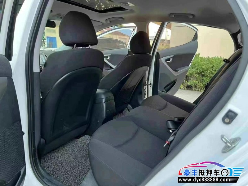 15年现代朗动轿车抵押车出售