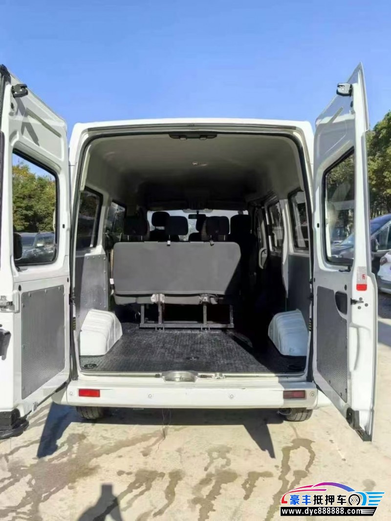 23年上汽大通V80轿车抵押车出售