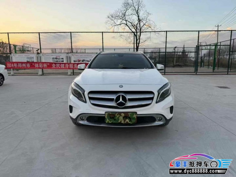 15年奔驰GLA轿车抵押车出售