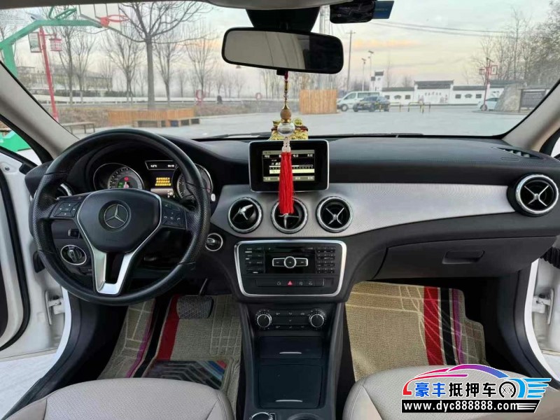 15年奔驰GLA轿车抵押车出售