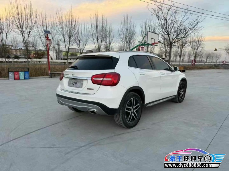 15年奔驰GLA轿车抵押车出售