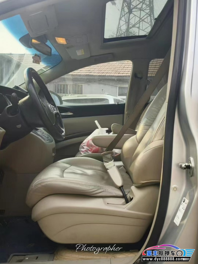 17年别克GL8轿车抵押车出售