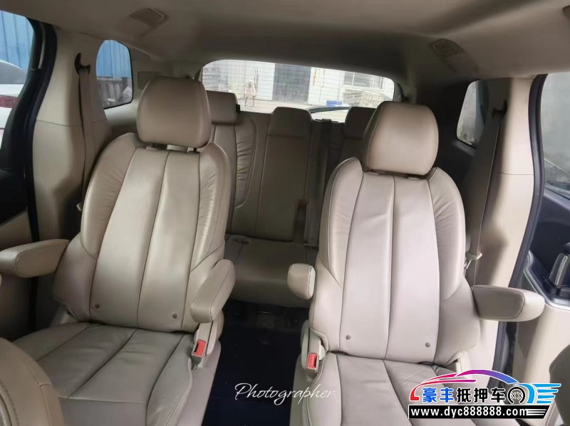 17年别克GL8轿车抵押车出售