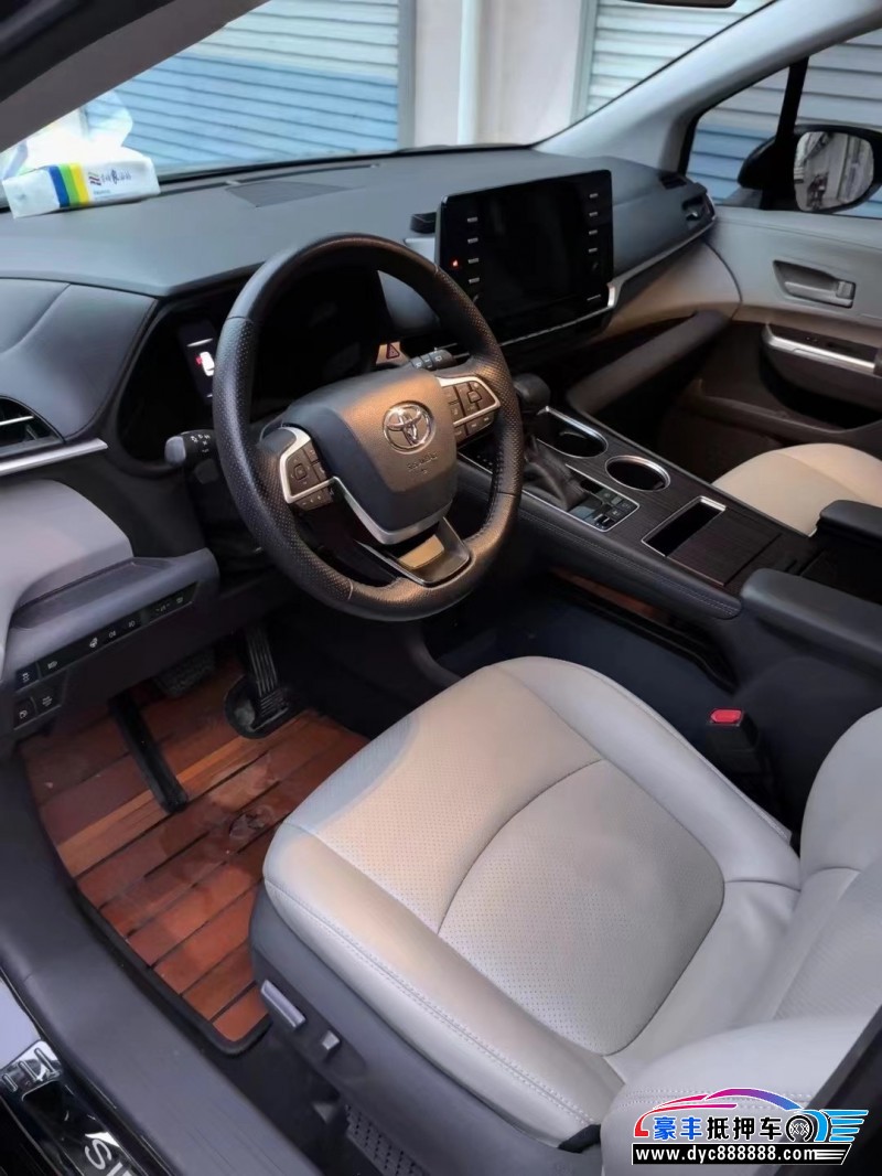 22年丰田塞纳轿车抵押车出售