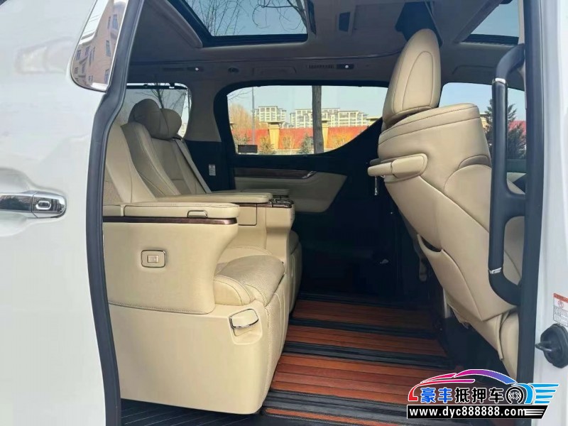 18年丰田埃尔法轿车抵押车出售