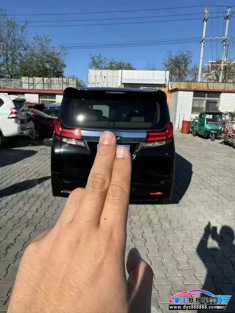 16年丰田埃尔法轿车抵押车出售