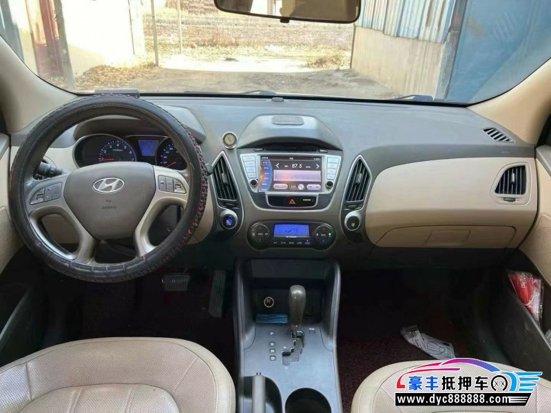 13年现代ix35轿车抵押车出售