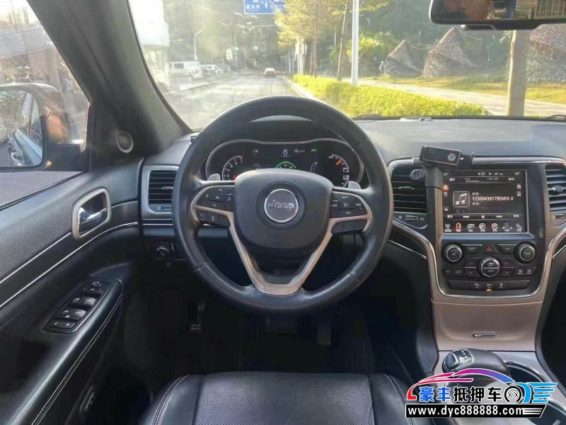 17年Jeep大切诺基轿车抵押车出售