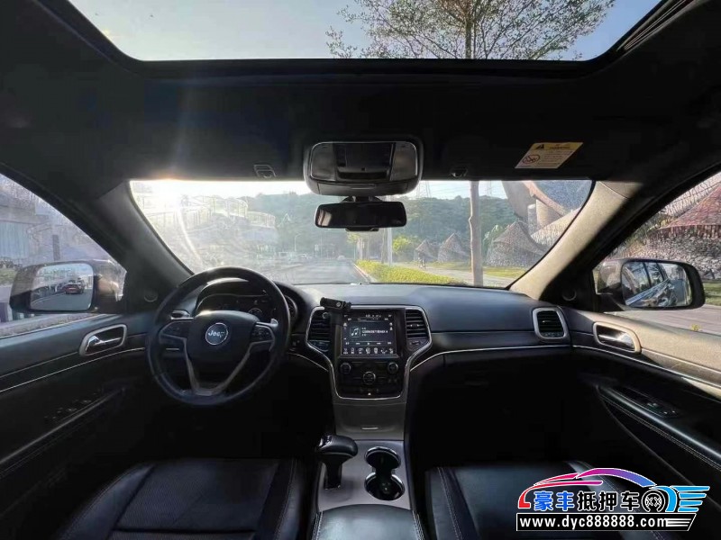 17年Jeep大切诺基轿车抵押车出售