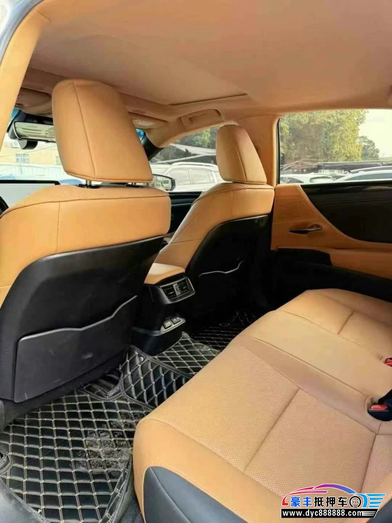 22年雷克萨斯ES轿车抵押车出售