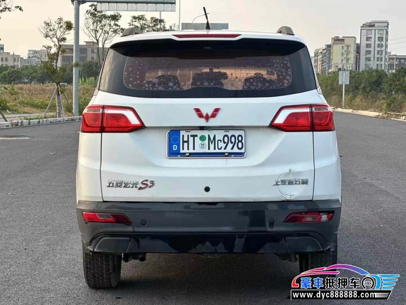 18年五菱五菱宏光S轿车抵押车出售